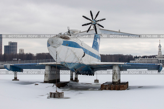 Россия. Москва. Десантный экраноплан проекта 904 "Орленок" на Химкинском водохранилище (2022 год). Стоковое фото, фотограф Литвяк Игорь / Фотобанк Лори