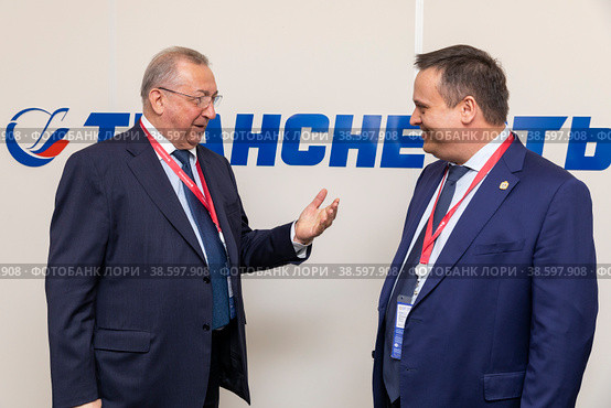 Россия. Санкт-Петербург. Председатель правления и президент ПАО Транснефть Николай Токарев и губернатор Новгородской области Андрей Никитин. Russia. Saint-Petersburg. Nikolay Tokarev, Chairman of the Management Board and President of Transneft, and Andrey Nikitin, Governor of the Novgorod Region. (2021 год). Редакционное фото, фотограф Алексей Смышляев / Фотобанк Лори