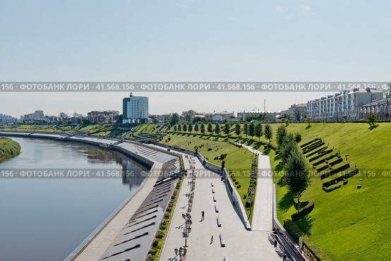Россия, Уральский,  Тюмень, река Тура, набережная. Городской пейзаж (2018 год). Стоковое фото, фотограф Александр Циликин / Фотобанк Лори