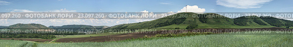 Россия. Южный Урал. Башкортостан. Зианчуринский район. Суренский сельсовет. Панорама с видом на холмы и деревню Кугарчи (2016 год). Стоковое фото, фотограф Антон Бобров / Фотобанк Лори