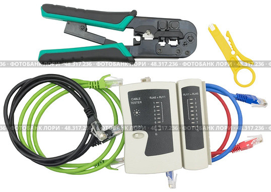 Роутер, кабельный тестер и соединительные кабели. Closeup of network cables connected to router on white. Стоковое фото, фотограф Татьяна Д / Фотобанк Лори