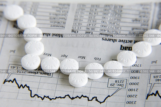 Row of aspirin peaked like daily graph of stock market. Стоковое фото, агентство Ingram Publishing / Фотобанк Лори