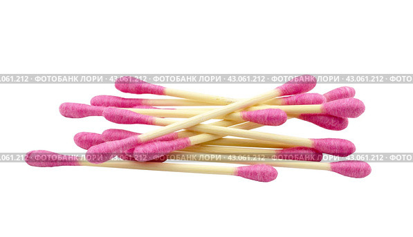 Розовые ватные палочки для ушей на белом фоне. Pink cotton ear swabs highlighted on a white background. Стоковое фото, фотограф Татьяна Д / Фотобанк Лори