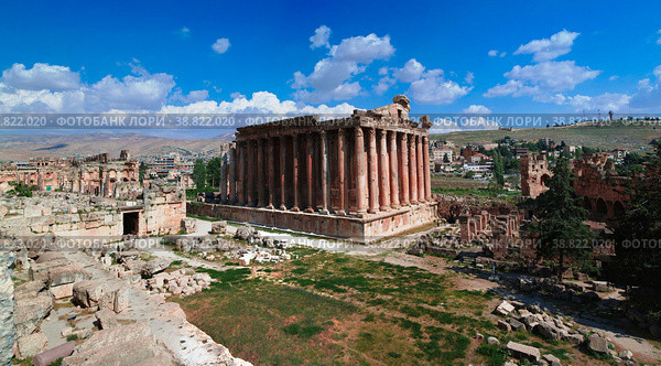 Ruins of Bacchus temple in Baalbek, Bekaa valley, Lebanon (2012 год). Стоковое фото, фотограф Сергей Майоров / Фотобанк Лори