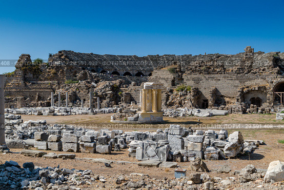 Руины античного города Сиде в Турции (Side, Antalya, Turkey) (2018 год). Редакционное фото, фотограф Ольга Сейфутдинова / Фотобанк Лори