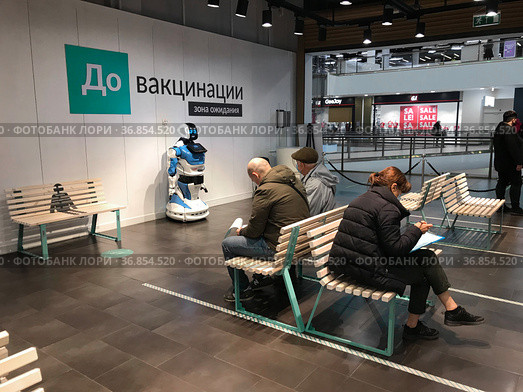 Russia, 04.11.2021 St. Petersburg Vaccination point Covid19 in a shopping complex. Редакционное фото, фотограф Evgeny Miller / Фотобанк Лори