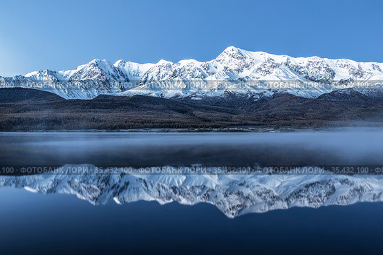 Russia, Altai republic, lake Dzhangyskol, North Chui ridge at dawn and its reflection in the lake. Yeshtykel tract. Стоковое фото, фотограф Наталья Волкова / Фотобанк Лори