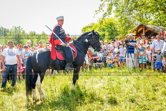 Russia, Samara, June 2016: A dashing Cossack on horseback during a demonstration performance at the Journey to the Past festival. Редакционное фото, фотограф Акиньшин Владимир / Фотобанк Лори