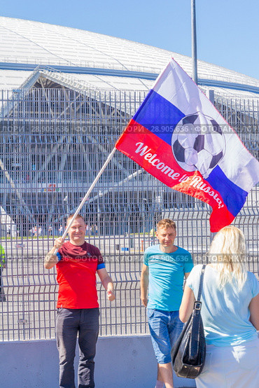 Russia, Samara, June 2018: beautiful smart Russian fans celebrate the start of the World Cup soccer near the stadium Samara arena on the day of the match Serbia Costa Rica. Редакционное фото, фотограф Акиньшин Владимир / Фотобанк Лори