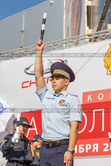 Russia, Samara, September 2017: a traffic police officer trains children in traffic rules. Редакционное фото, фотограф Акиньшин Владимир / Фотобанк Лори