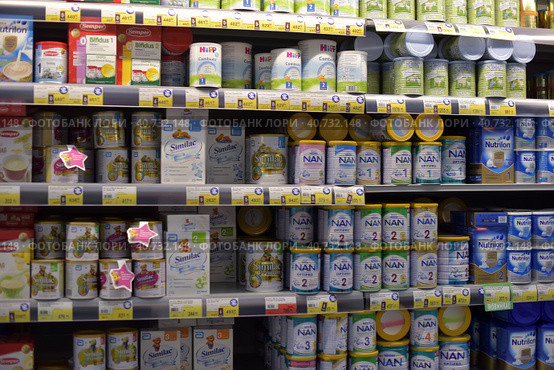 Russia, St. Petersburg, 12/27/2015 Baby food in the supermarket. Редакционное фото, фотограф Анна Кривицкая / Фотобанк Лори