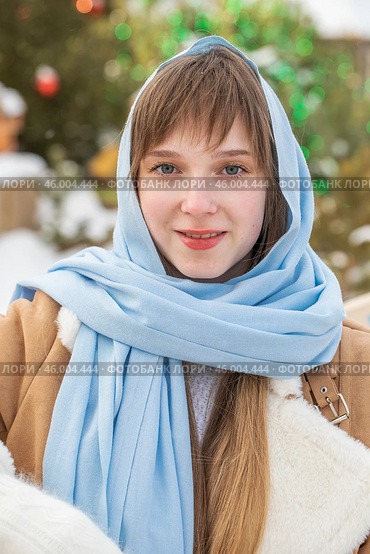Russian beauty - young beautiful woman in a traditional headscarf. Стоковое фото, фотограф Андрей Аркуша / Фотобанк Лори