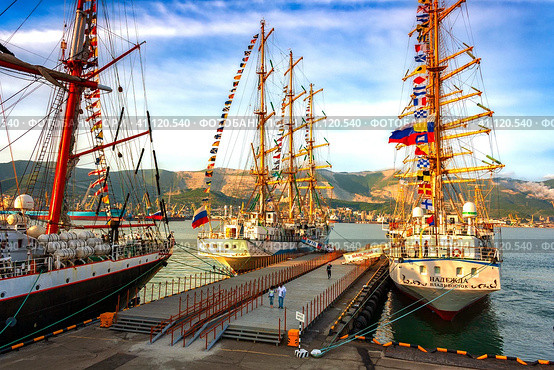 Russian sailing ships in the port of Novorossiysk (2014 год). Редакционное фото, фотограф Владимир Ушаров / Фотобанк Лори