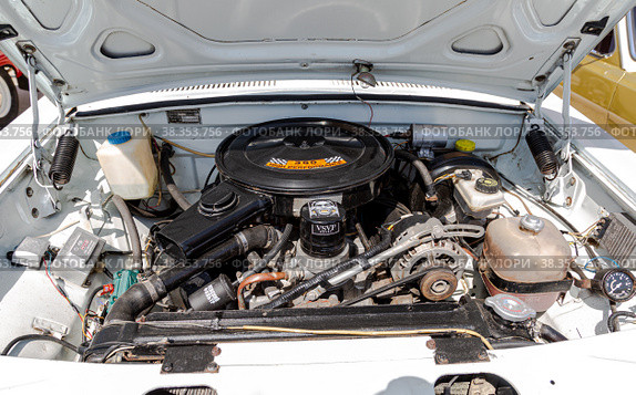 Russian Volga vehicle with tuned car engine (2021 год). Редакционное фото, фотограф FotograFF / Фотобанк Лори