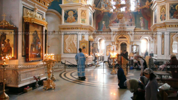 Русская православная церковь. Всенощное бдение ( Вечерня ). Кафедральный собор Рождества Богородицы, Уфа. (2012 год). Редакционное видео, видеограф Mikhail Erguine / Фотобанк Лори