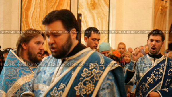Русская православная церковь. Встреча чудотворной иконы Богородицы и мощей святой Матроны (2012 год). Редакционное видео, видеограф Mikhail Erguine / Фотобанк Лори