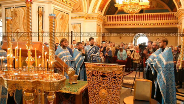 Русская православная церковь. Встреча чудотворной иконы Богородицы и мощей святой Матроны (2012 год). Редакционное видео, видеограф Mikhail Erguine / Фотобанк Лори