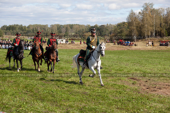 Русские конники на Бородинском поле (2012 год). Редакционное фото, фотограф Наталья Волкова / Фотобанк Лори