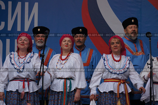 Русский хор, исполняющий народную песню. Редакционное фото, фотограф Владимир Дресвянников / Фотобанк Лори