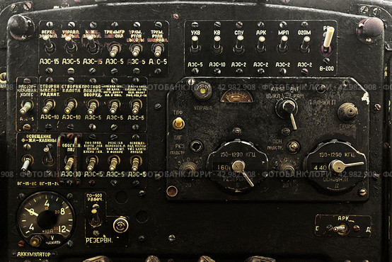 rusty broken dashboard of the old airplane. Стоковое фото, фотограф Алексей Яговкин / Фотобанк Лори