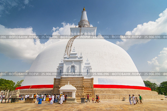 Ruwanweliseya, Maha Thupa or Great Stupa, Unesco World Heritage Site, Anuradhapura, Sri Lanka, Asia. Стоковое фото, агентство BE&W Photo / Фотобанк Лори