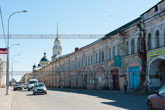 Рыбинск. Торговые ряды на Волжской набережной (2013 год). Редакционное фото, фотограф Бурмистрова Ирина / Фотобанк Лори
