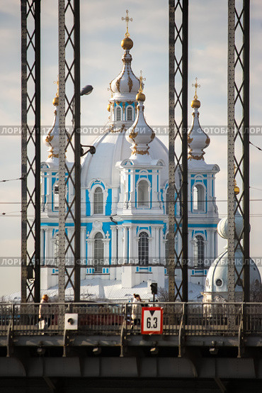 Saint-Petersburg, Russia - April, 19th, 2018. View of Smolny Cathedral in sunny day. Редакционное фото, фотограф Denis Vostrikov / Фотобанк Лори