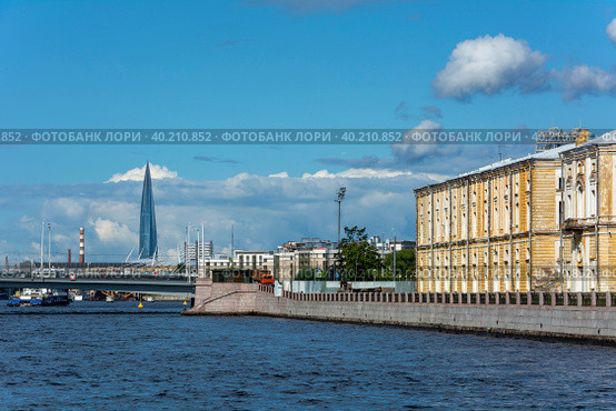 Saint Petersburg, view of the Malaya Neva river near the Tuchkov bridge, (2019 год). Редакционное фото, фотограф Ольга Остроухова / Фотобанк Лори