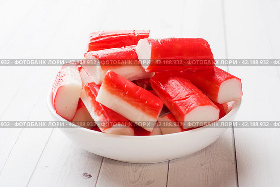 Salad crab sticks in a plate on a white table. Стоковое фото, фотограф Глущенко Елена / Фотобанк Лори
