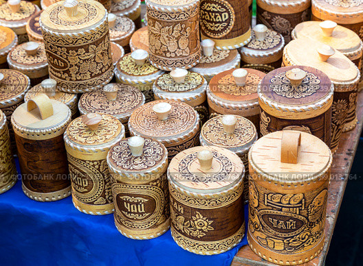 Sale handmade products made of birch bark (2022 год). Редакционное фото, фотограф FotograFF / Фотобанк Лори