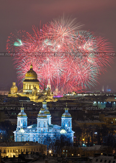 Салют в честь годовщины снятия блокады Ленинграда (2015 год). Стоковое фото, фотограф Литвяк Игорь / Фотобанк Лори