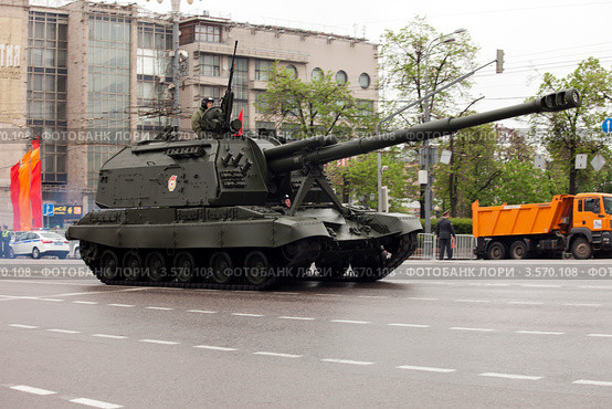 Самоходная 152-мм гаубица "Мста С". Подготовка к параду Победы 9 мая. Москва (2012 год). Редакционное фото, фотограф Литвяк Игорь / Фотобанк Лори
