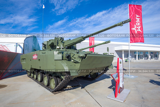 Самоходная зенитно - ракетная артиллерийская установка 2С38 “Деривация - ПВО”   на международном военном форуме "Армия-2020" Редакционное фото, фотограф Виктор Карасев / Фотобанк Лори
