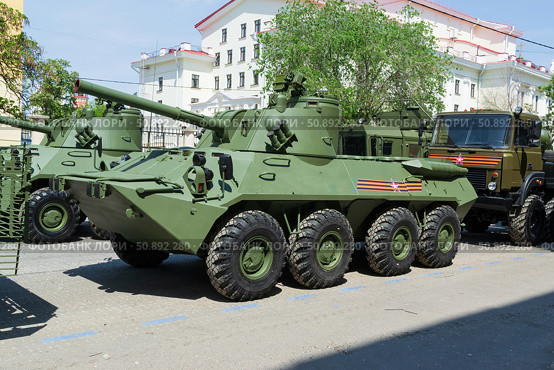 Самоходное артиллерийское орудие 2С23 Нона - СВК калибром 120мм на колёсном шасси 8х8. Волгоград, улица Мира, Россия. Редакционное фото, фотограф Андрей Цыганков / Фотобанк Лори
