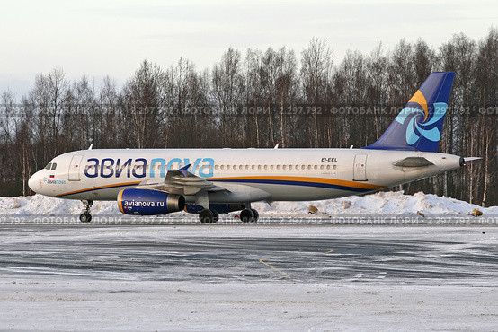 Самолёт Airbus 320 авиакомпании Авианова (2011 год). Редакционное фото, фотограф Александр Тарасенков / Фотобанк Лори