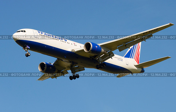 Самолет Боинг-767 (EI-RUZ) компании Трансаэро  в полете (2015 год). Редакционное фото, фотограф Виктор Карасев / Фотобанк Лори