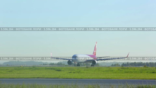 Самолет готов к взлету (2014 год). Редакционное видео, видеограф Игорь Жоров / Фотобанк Лори