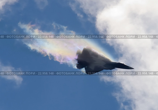 Самолет Т-50 (бортовой 054 синий) выполняет пилотаж на МАКС-2015. Редакционное фото, фотограф Alexei Tavix / Фотобанк Лори