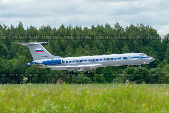Самолет Ту-134А (бортовой RF-94296) ВВС России на посадке в Мигалово (2018 год). Редакционное фото, фотограф Alexei Tavix / Фотобанк Лори