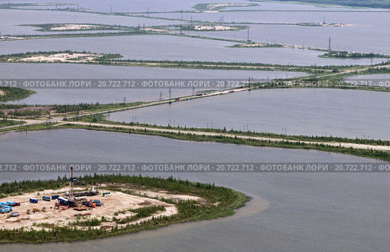 Самотлорское нефтяное месторождение, вид сверху. Стоковое фото, фотограф Владимир Мельников / Фотобанк Лори
