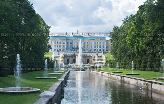 Самсоновский канал. Нижний парк. Петергоф. (2011 год). Редакционное фото, фотограф Николай Коржов / Фотобанк Лори