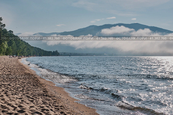 Sandy beach, Barguzinsky Bay of Lake Baikal. Descending fog on horizon. Стоковое фото, фотограф Ирина Кононова / Фотобанк Лори