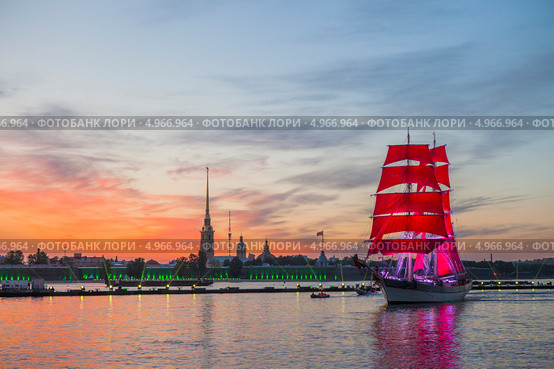 Санкт-Петербург. "Алые паруса 2013". Редакционное фото, фотограф Литвяк Игорь / Фотобанк Лори
