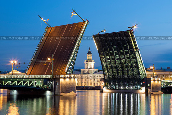 Санкт-Петербург. Дворцовый мост и Кунсткамера. Редакционное фото, фотограф Литвяк Игорь / Фотобанк Лори