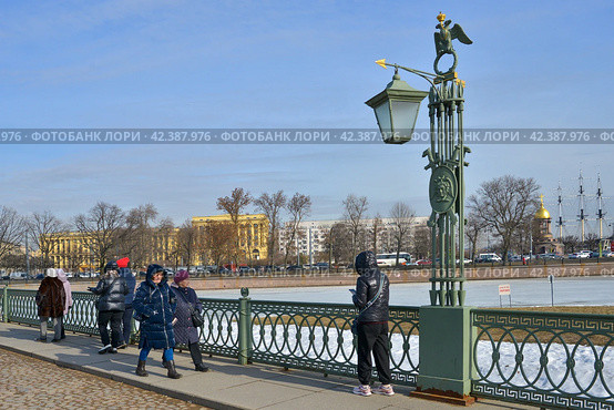 Санкт-Петербург. Фонарь Иоанновского моста в Санкт-Петербурге (2024 год). Стоковое фото, фотограф Александр Алексеев / Фотобанк Лори