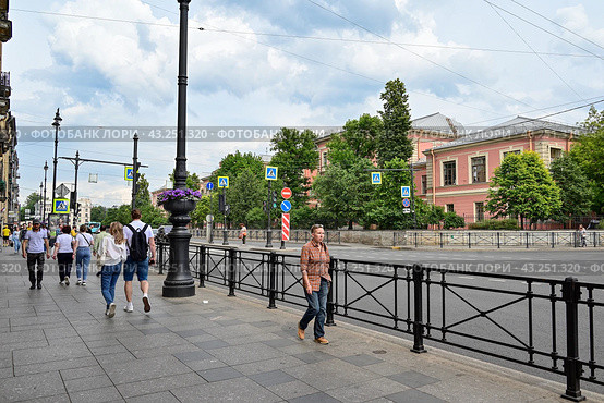 Санкт-Петербург. Греческий проспект. Детская больница имени принца Ольденбургского. Аптека и хозяйственный корпус. Квартирный флигель. - Детский городской многопрофильный клинический центр высоких медицинских технологий имени К.А. Раухфуса (2023 год). Редакционное фото, фотограф Александр Тараканов / Фотобанк Лори