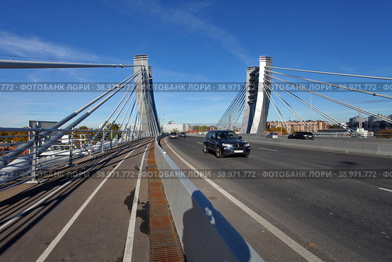 Санкт-Петербург. Мост Бетанкура между Петровским островом и островом Декабристов. (2018 год). Редакционное фото, фотограф Александр Тарасенков / Фотобанк Лори