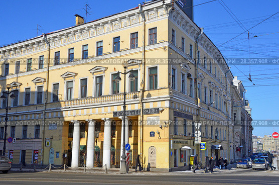 Санкт-Петербург, Невский проспект, дом 18. Дом И. Г. Неймана - Дом К. Б. Котомина,1741, 1812-1815 годы постройки (2018 год). Редакционное фото, фотограф Овчинникова Ирина / Фотобанк Лори