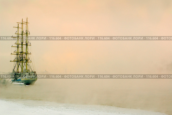 Санкт-Петербург. Парусник на Неве. Зимовка (2006 год). Редакционное фото, фотограф Александр Алексеев / Фотобанк Лори