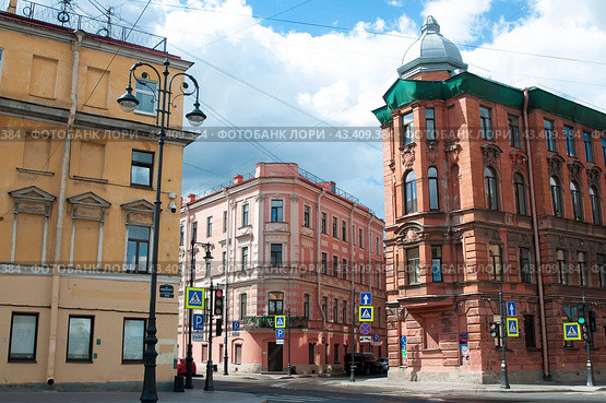 Санкт-Петербург. Перекрёсток улицы Чайковского с Гагаринской улицей и улицей Оружейника Фёдорова. Редакционное фото, фотограф Татьяна Шикова / Фотобанк Лори